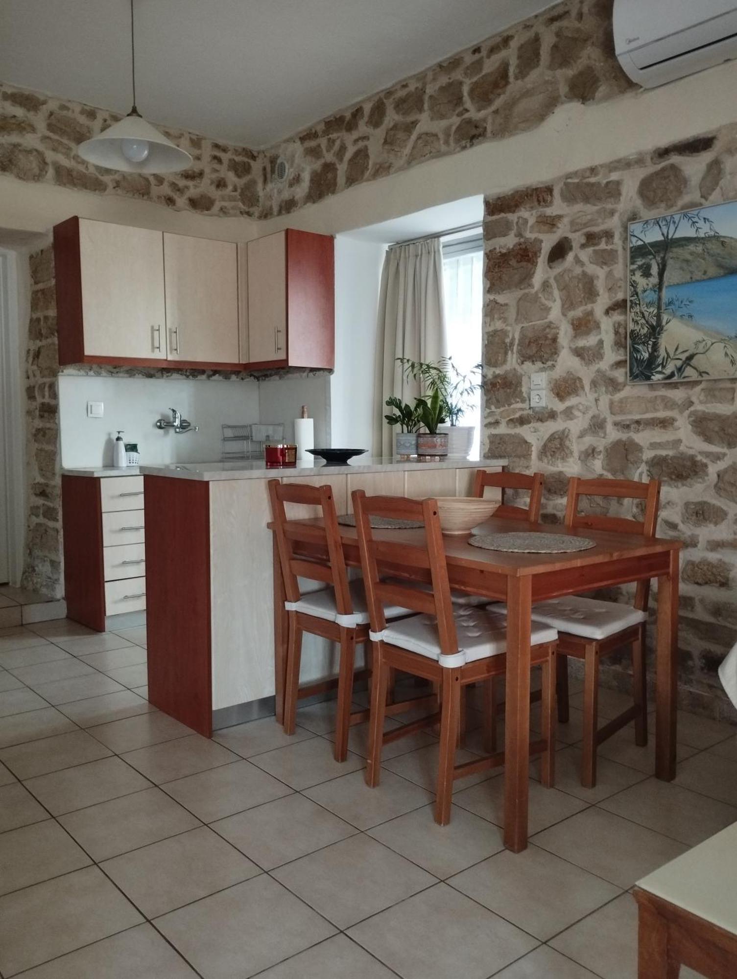 Το Πέτρινο Aitoliko Quarto foto