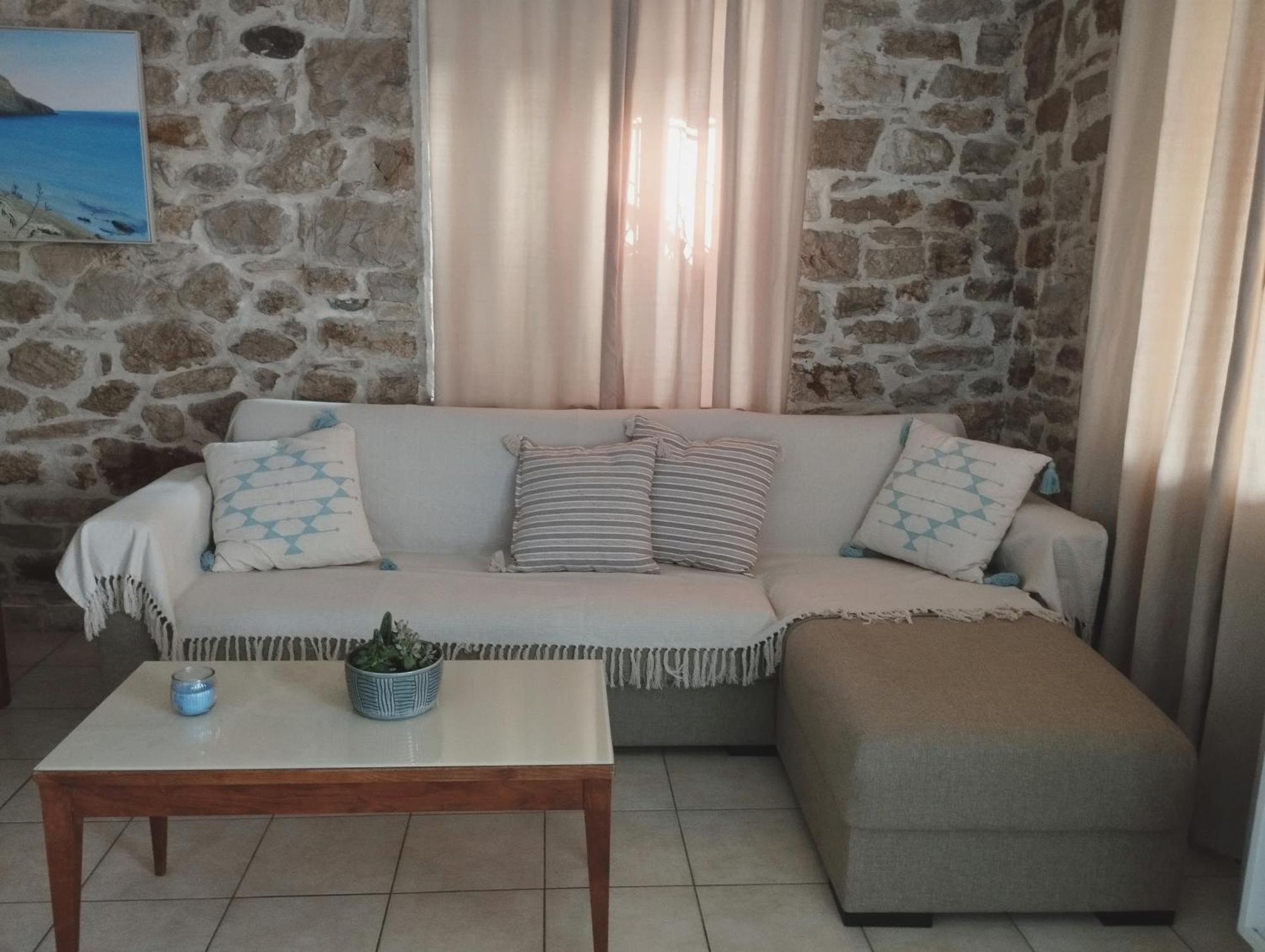 Το Πέτρινο Aitoliko Quarto foto